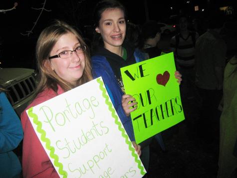 Portage Central and Northern students protest earlier start and no teacher contract