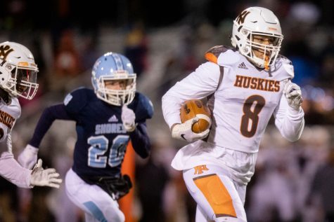 Huskies end football season in regional play against Mona Shores