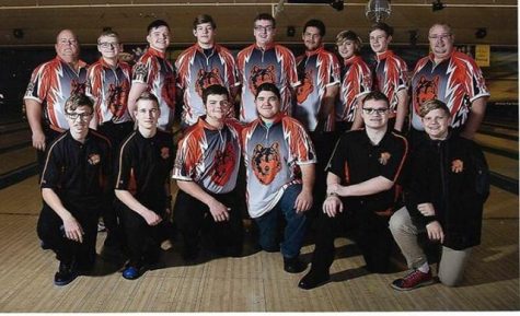 Bowling teams near the end of season qualifying two for state